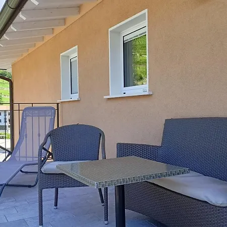Margherite - Larihome A36 Apartment Dongo