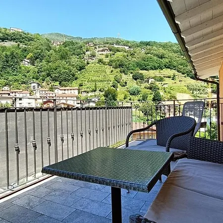 Margherite - Larihome A36 Apartment Dongo